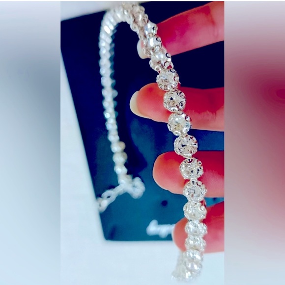 American Diamond luxurious and stylish stone necklace set with matching earrings - Picture 6 of 8